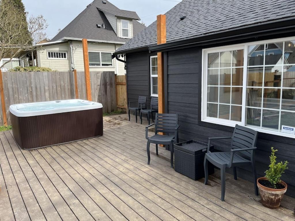 Modern 2 Bedroom Farmhouse Cottage With Hot Tub In สโนโฮมิช ภายนอก รูปภาพ